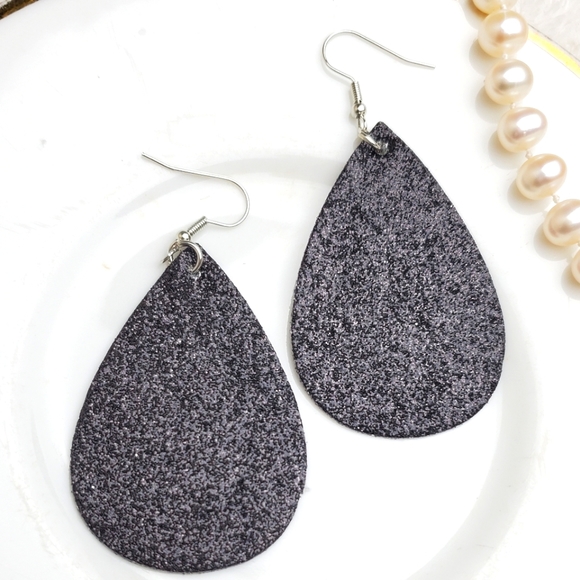 💫5/$25  Coal Grey Glitter Teardrop Earrings 🌟 - Picture 1 of 2